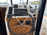 Helm position with side access door with access through the side decks for easy docking